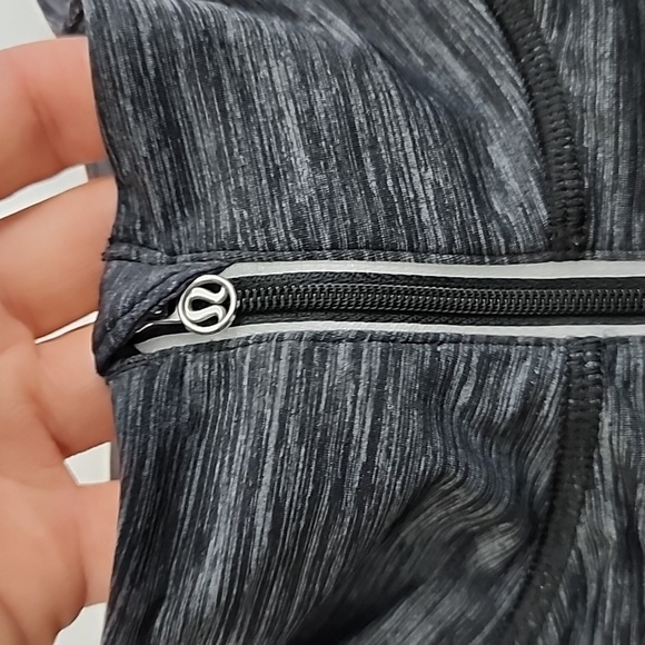 Lululemon Sun Runner Hybrid 1/4 Zip Pullover Top Black Grey Ruffle Mesh Size 8 - Picture 10 of 16